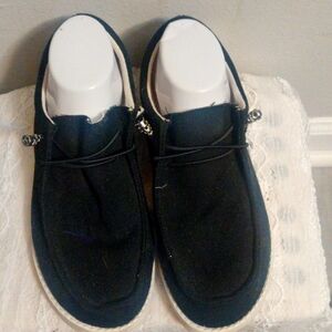 Jessica Carlyle sneakers